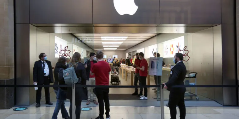 SEC отклоняет предложение Apple заблокировать три предложения акционеров