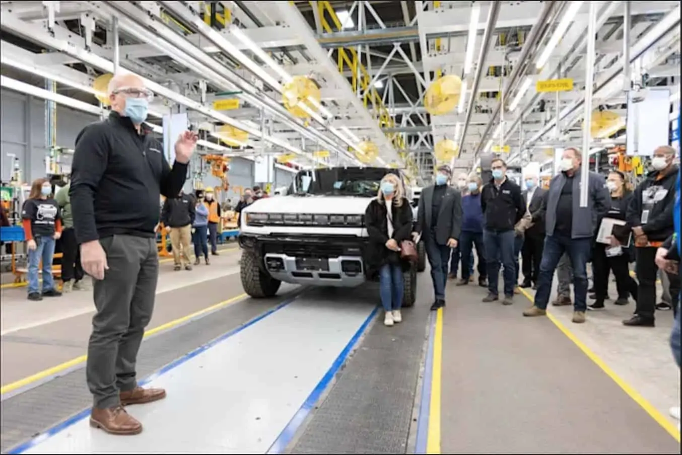 GM начинает поставки своих первых электрических Hummers