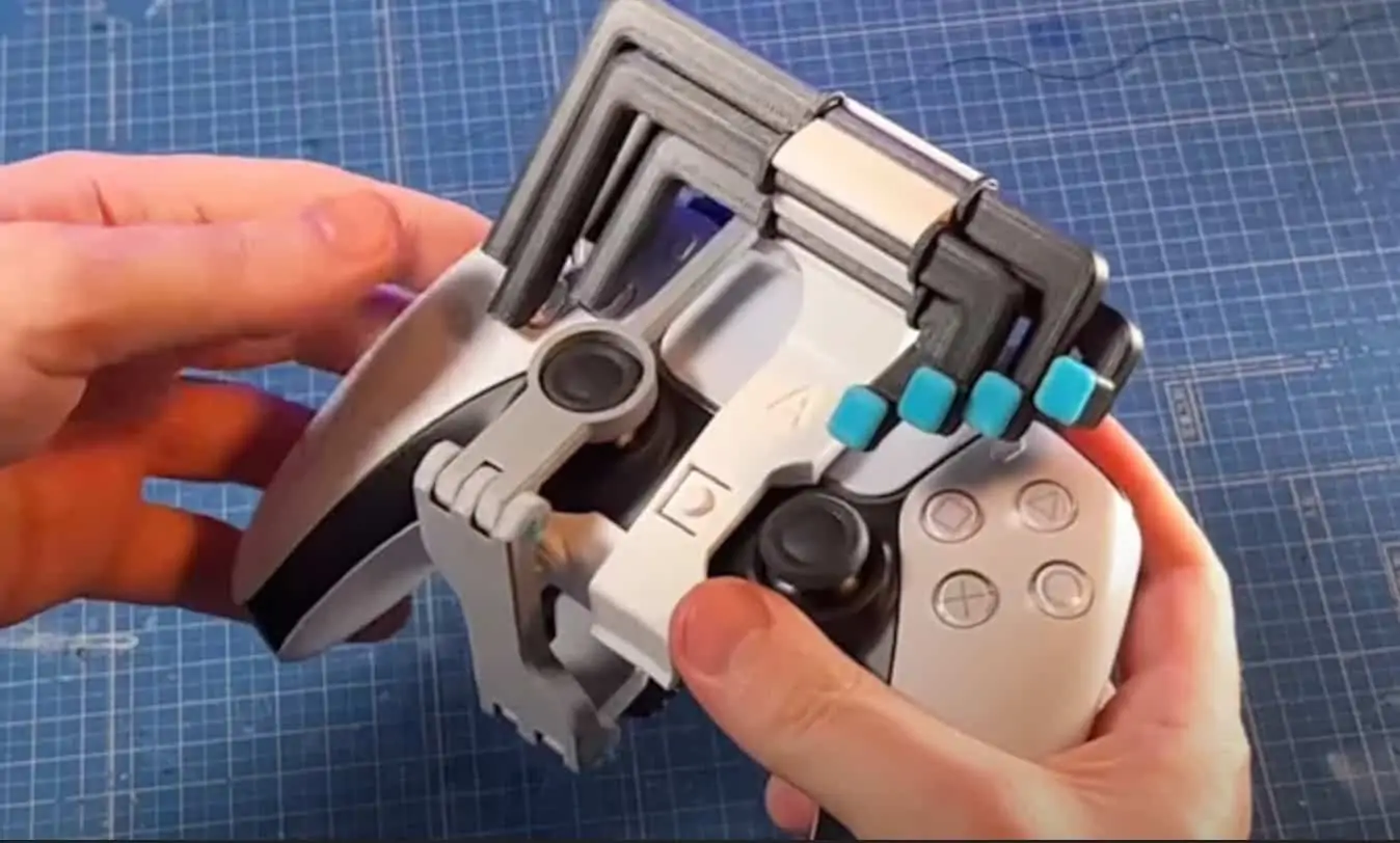 Адаптер DualSense напечатанный на 3D-принтере — играй на PS5 одной рукой.