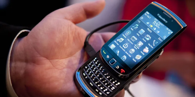 BlackBerry продает патенты на мобильные устройства и мессенджеры за 600 миллионов долларов