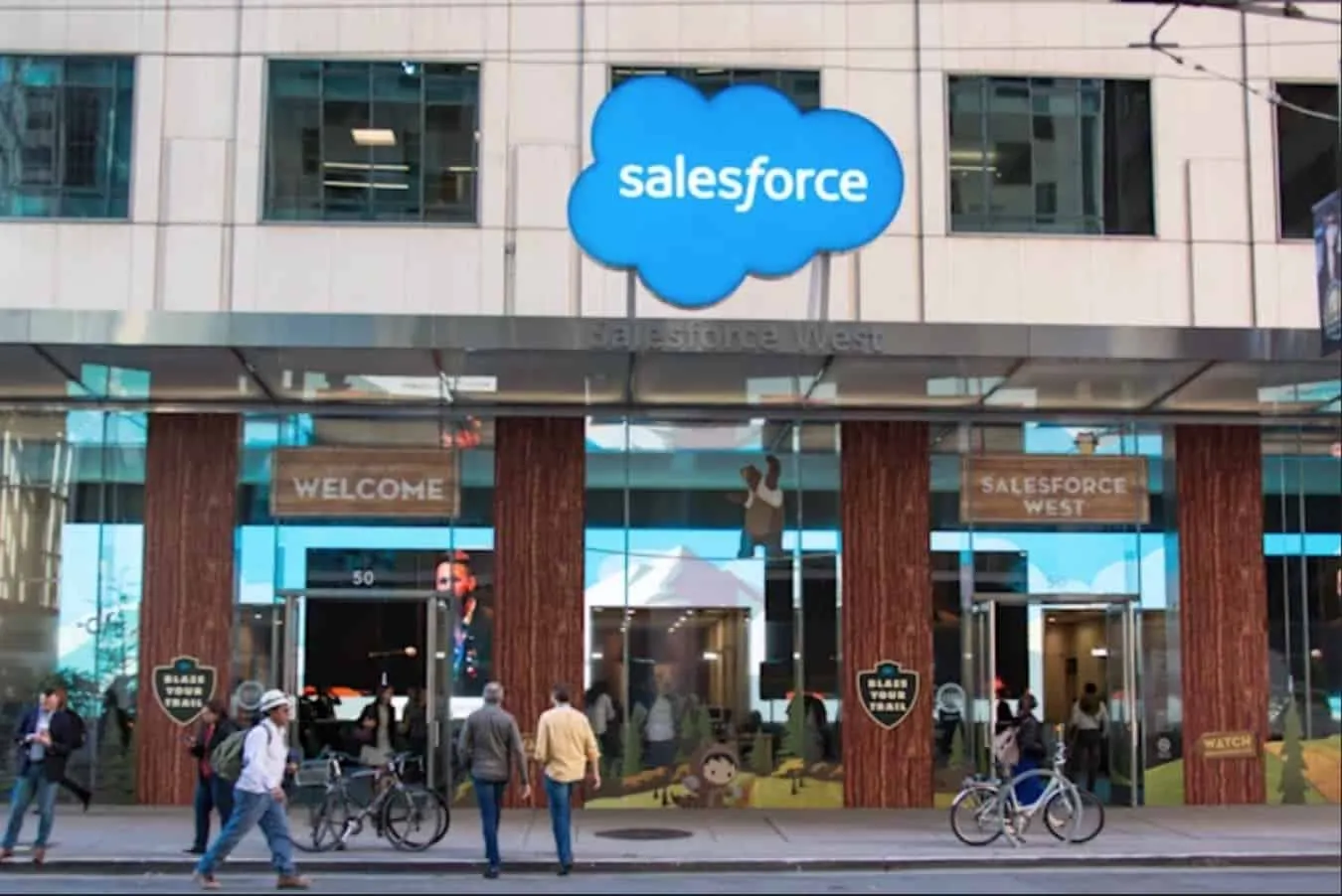 Сотрудники Salesforce воюют с амбициями компании в отношении NFT