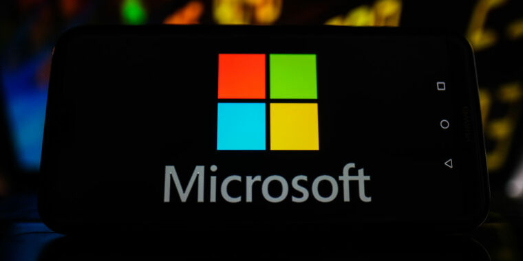 Microsoft приостанавливает «все новые продажи продуктов и услуг в России»