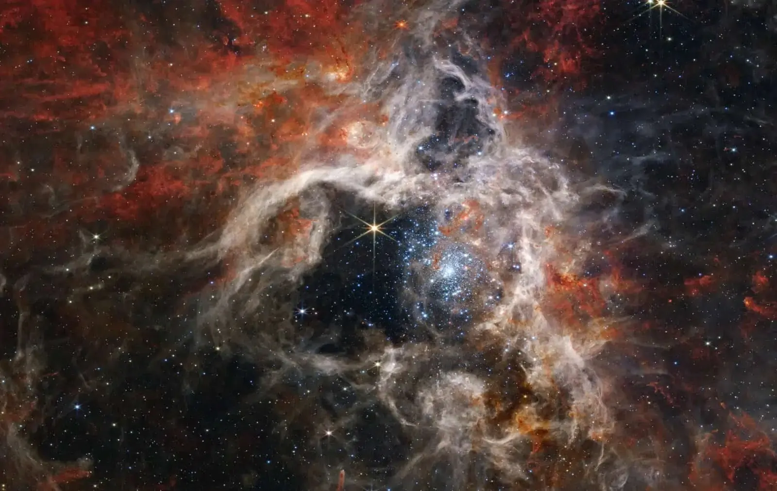 Телескоп Джеймса Уэбба сделал прекрасный снимок туманности Тарантул.