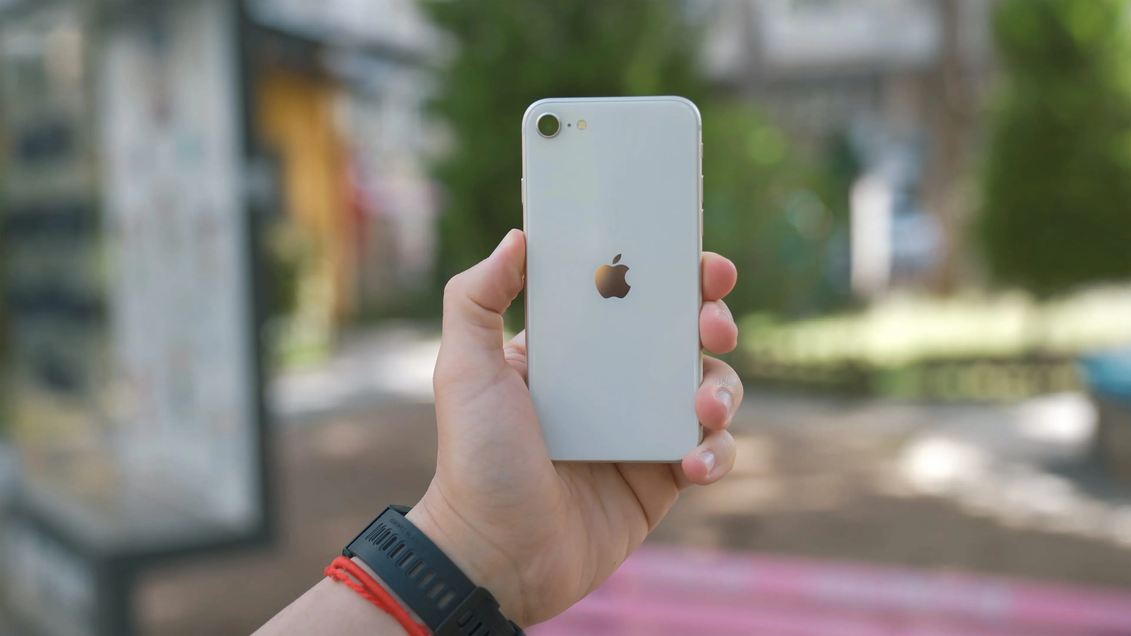 Дисплей iPhone SE 4 может получить серьезное обновление, но Face ID по-прежнему отсутствует