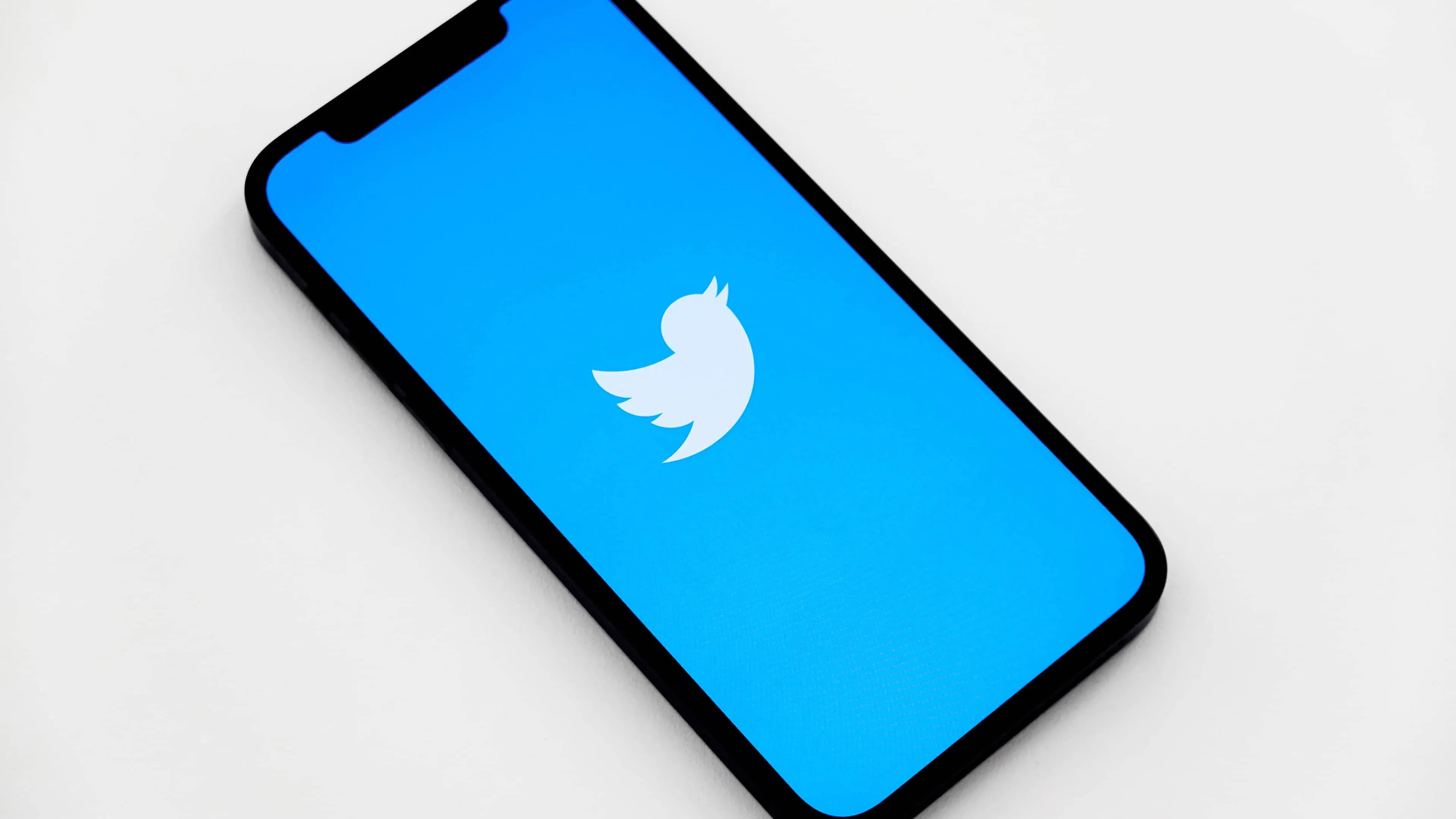 Приложение Twitter обновлено новыми функциями Twitter Blue, которые, по-видимому, еще не доступны для всех