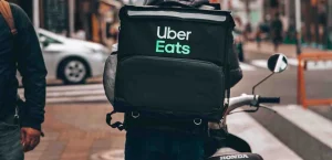 Uber Eats теперь показывает пользователям, что могут видеть люди, доставляющие личные данные