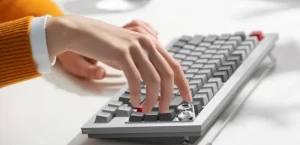 OnePlus представляет свою первую механическую клавиатуру: раскладка Mac, настраиваемые переключатели