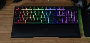 Получите эту популярную игровую клавиатуру Razer RGB всего за 30 долларов