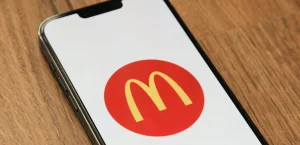 Акция Apple Pay предлагает шесть Куриных Макнаггетсов бесплатно при покупке на 1 доллар