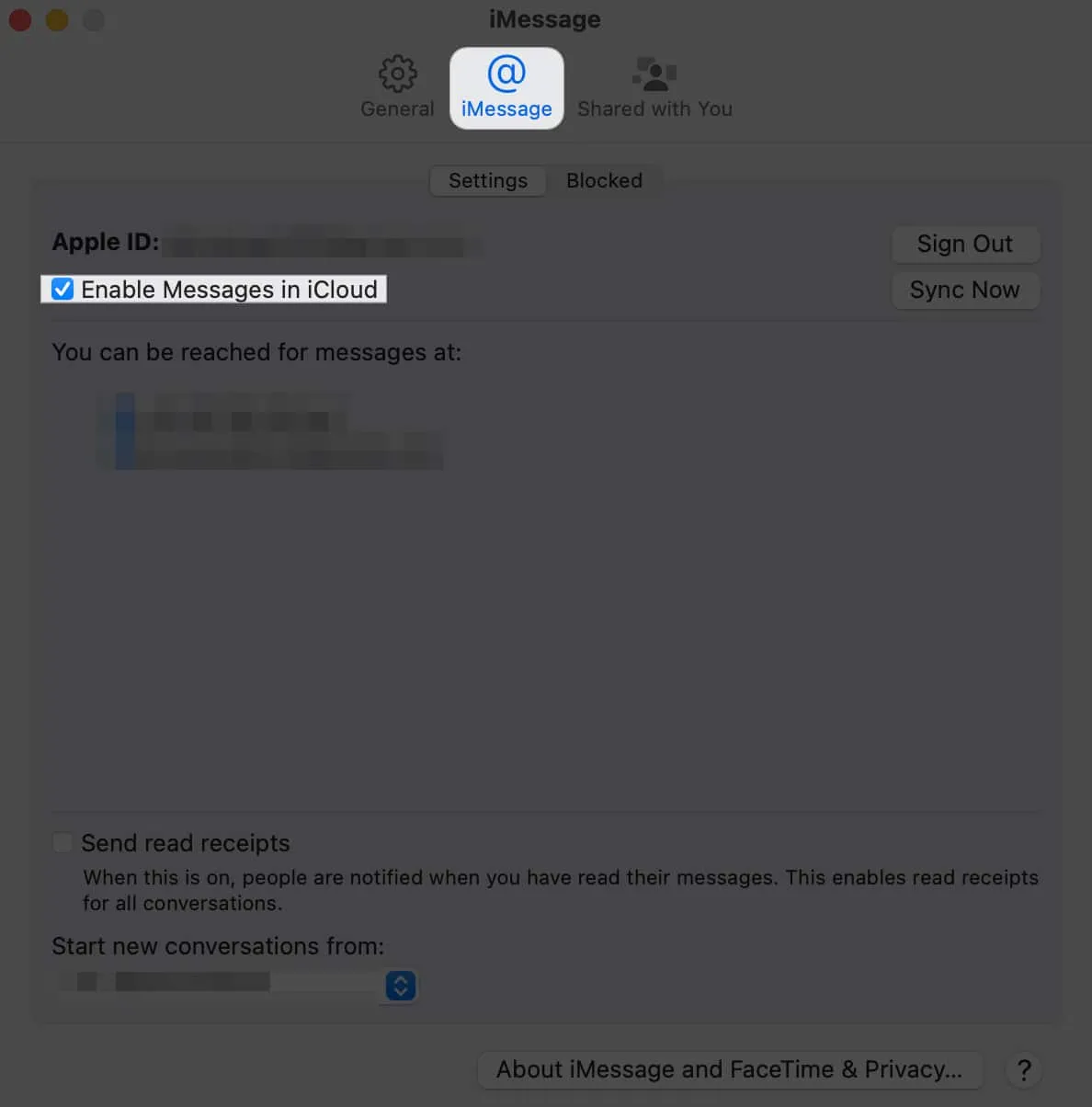 Spustelėkite „iMessage“, įgalinkite pranešimus „iCloud“.